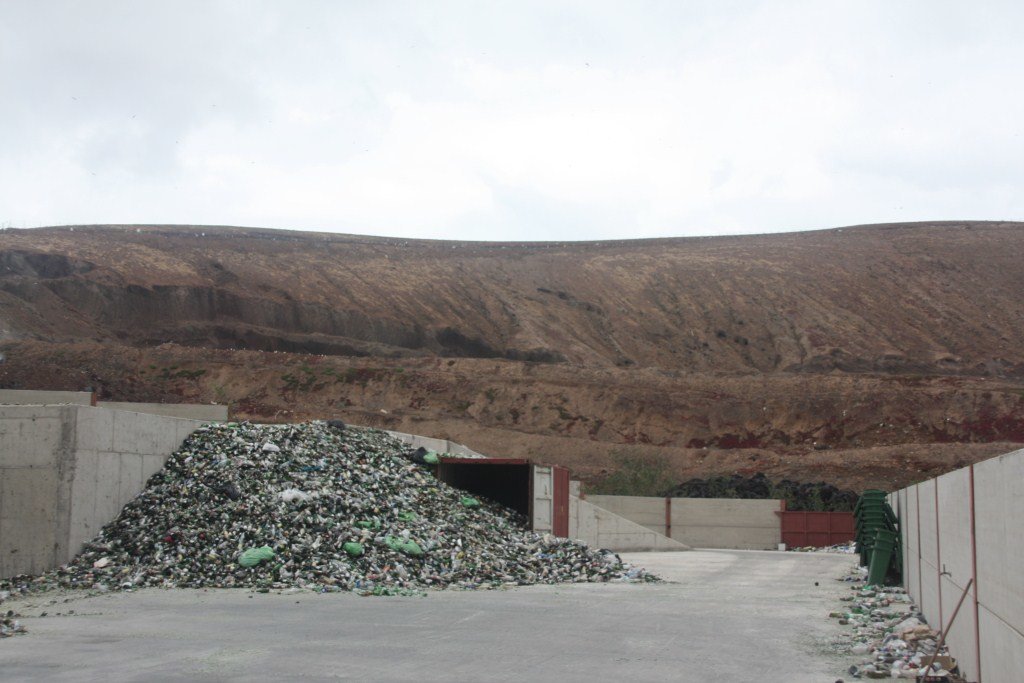 Zona de vidrio para reciclar en el Complejo Ambiental de Zonzamas.