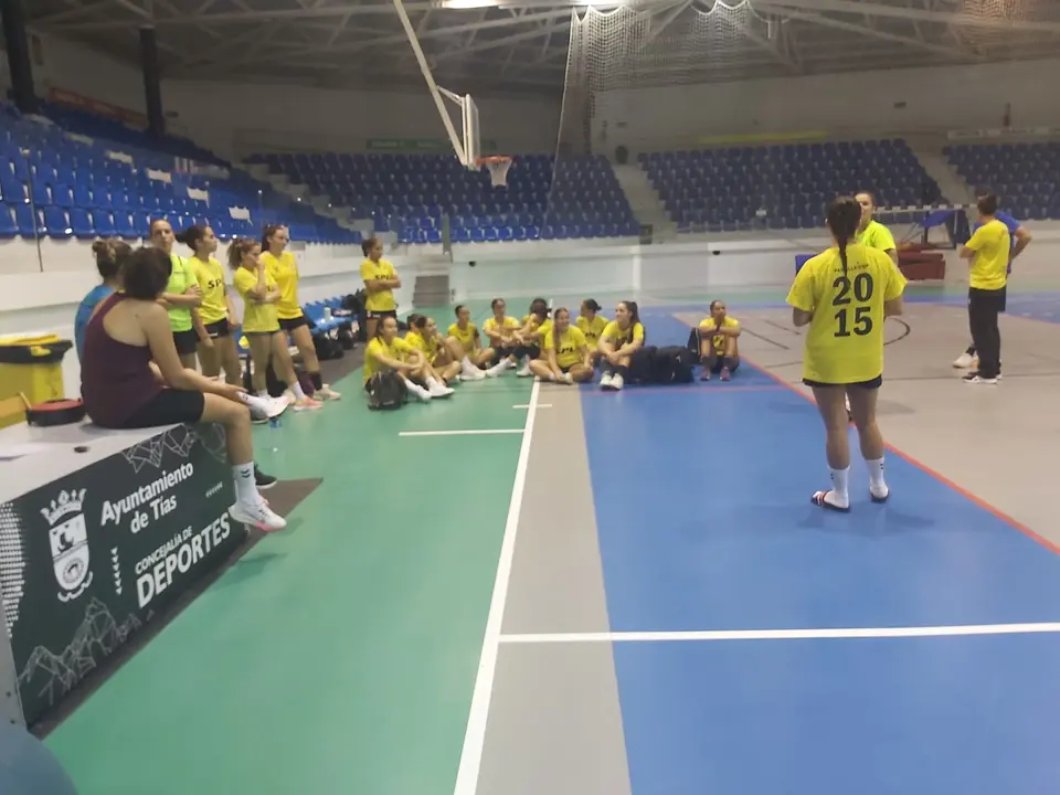 Entrenamiento en el Pabellón Municipal de Tías