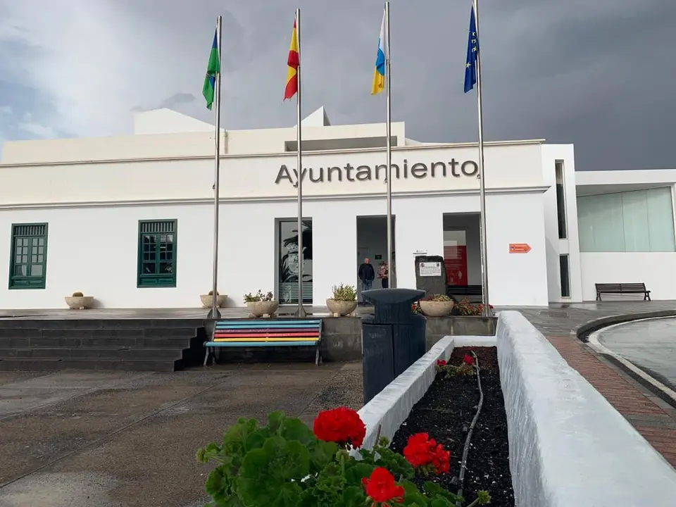 Fachada del Ayuntamiento de Tías.