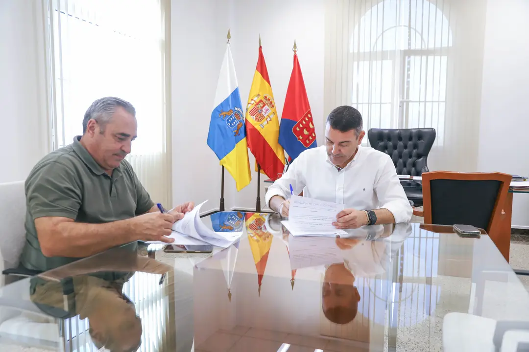 Firma del Convenio Cabido-CACT para Saborea Lanzarote.