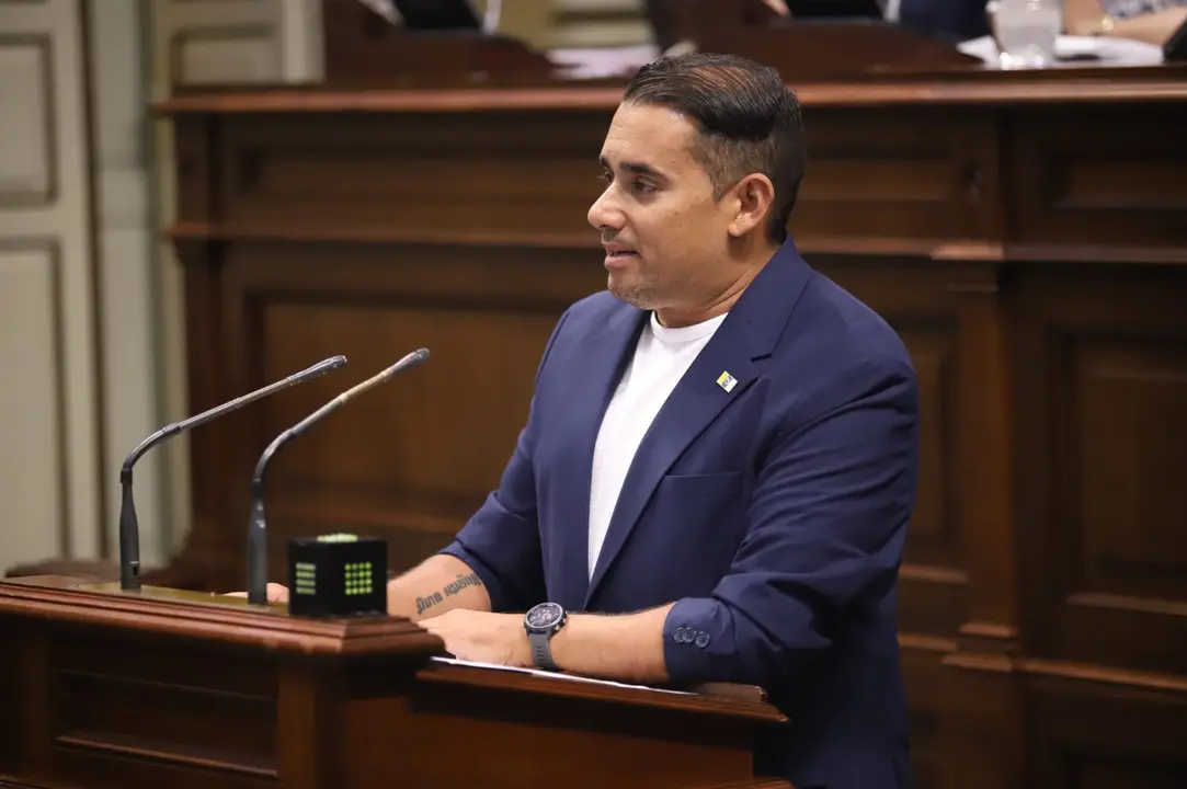 Yoné Caraballo, NC-BC, en el Parlamento de Canarias.