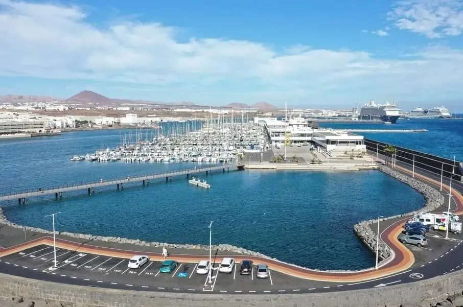 Puerto deportivo Marina Lanzarote.