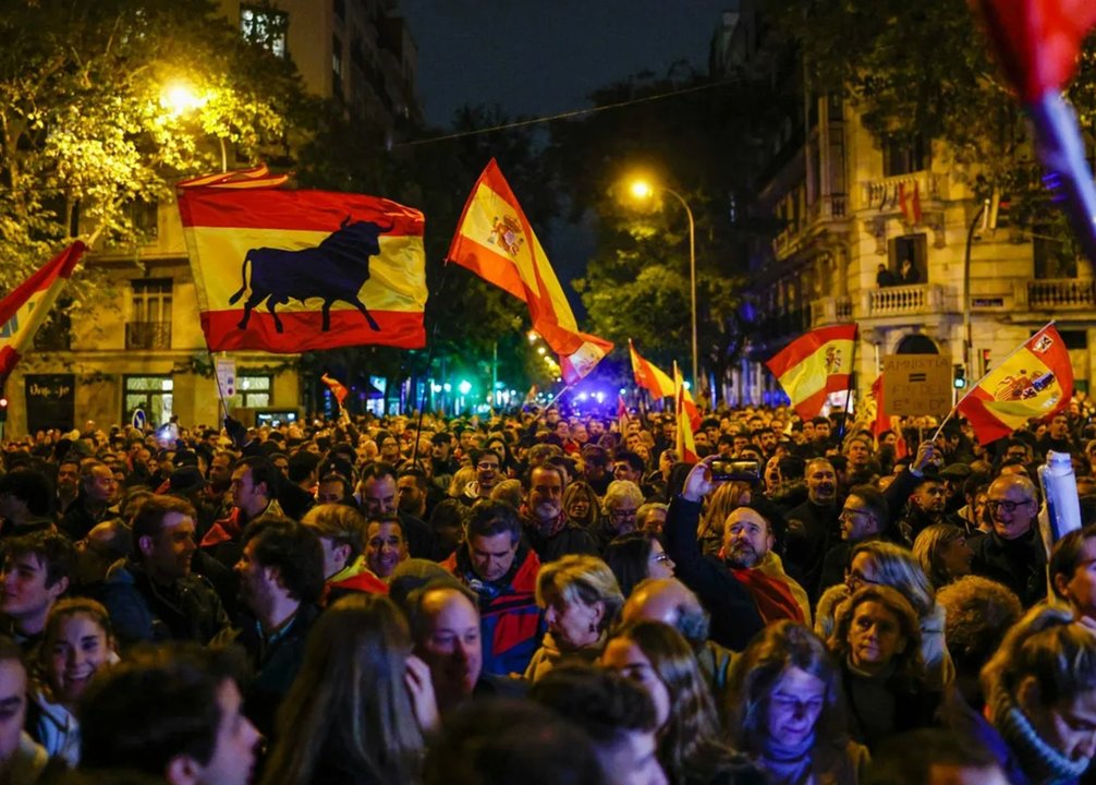 Manifestación ante la sede del PSOE en la Calle Ferraz de Madrid.