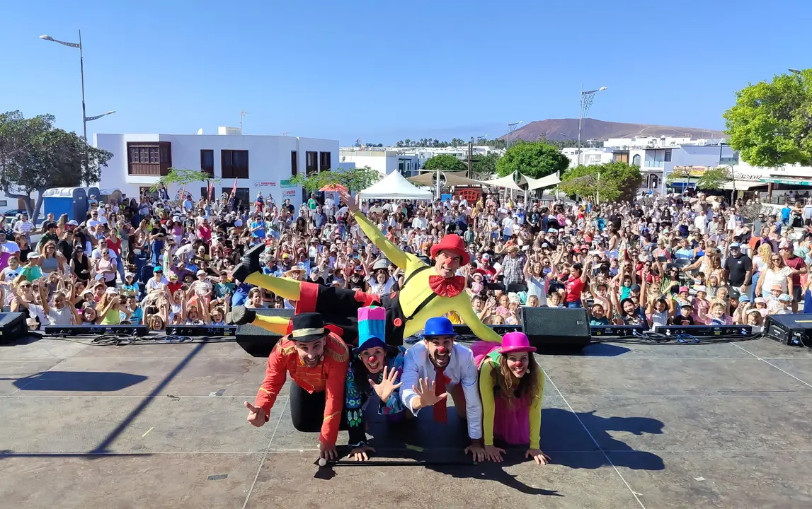 Jornada circense en Playa Blanca.