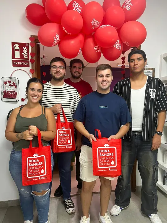 Jóvenes donantes del CIFP César Manrique de Tenerife.