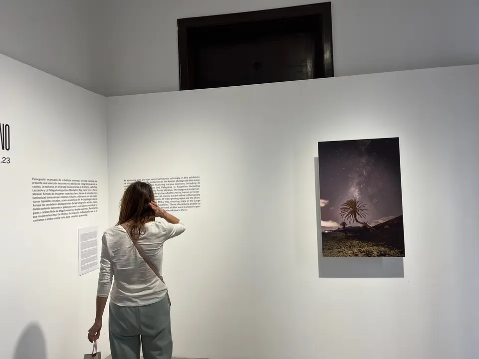 Público en la exposición de 'Caminante nocturno'.