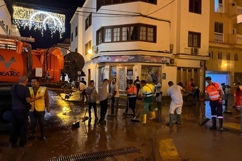 Limpieza en Arrecife tras las lluvias