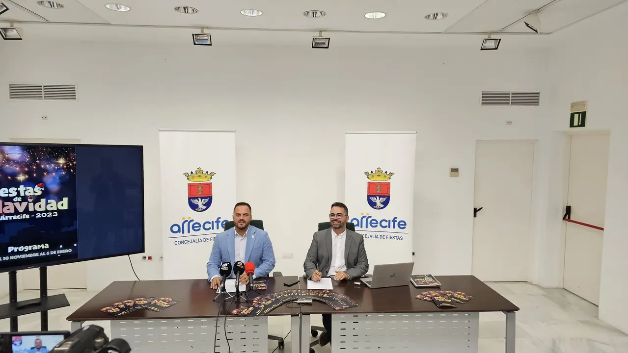 Yonathan de León y Echedey Eugenio durante la presentación del programa de Navidad de Arrecife.