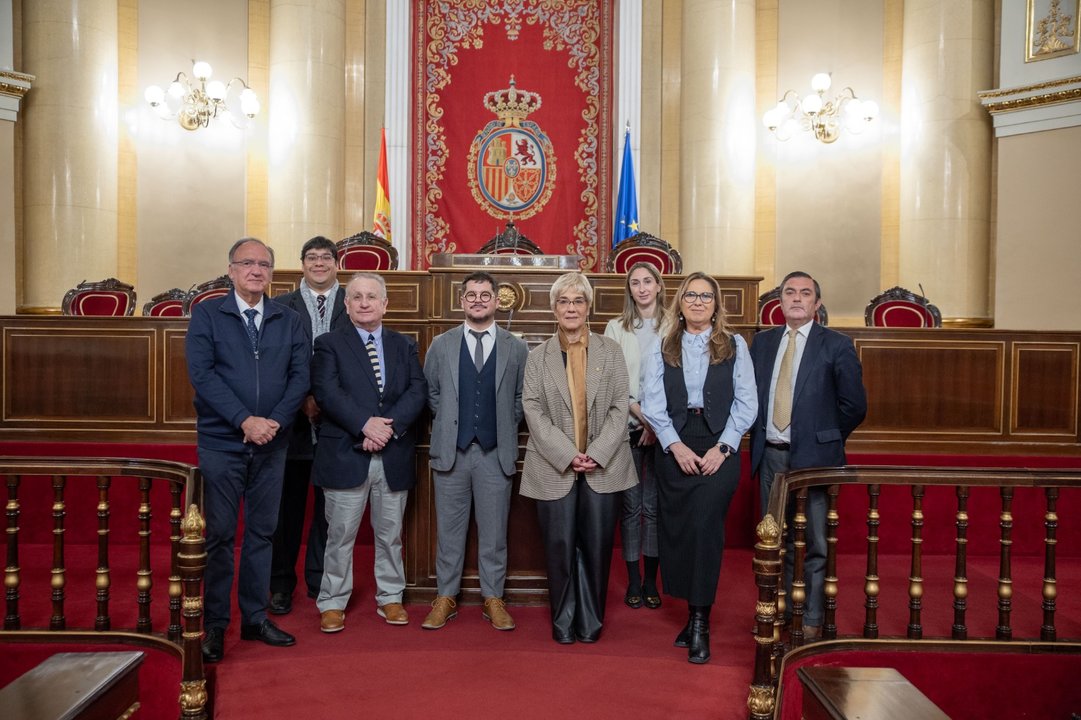 Manuel Fajardo Palarea con la delegación del Senado de Chile.