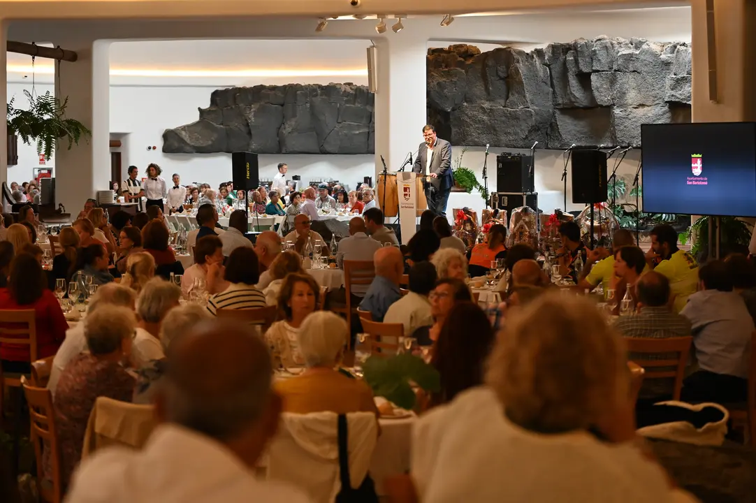 Jornada de visita a los belenes y almuerzo de mayores de San Bartolomé.