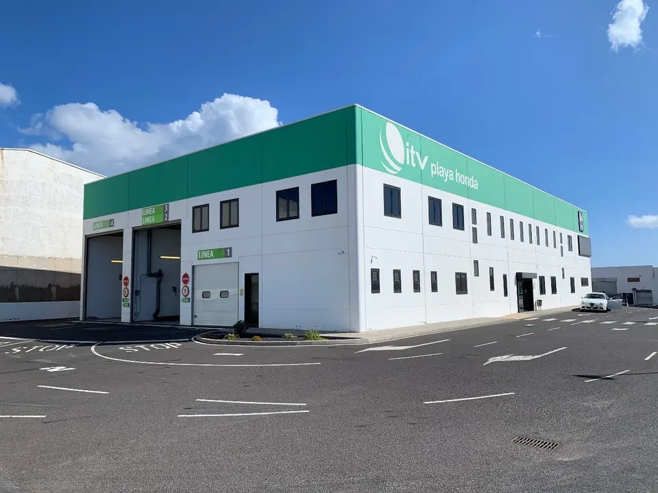 Estación de ITV en la zona comercial e industrial de Playa Honda.