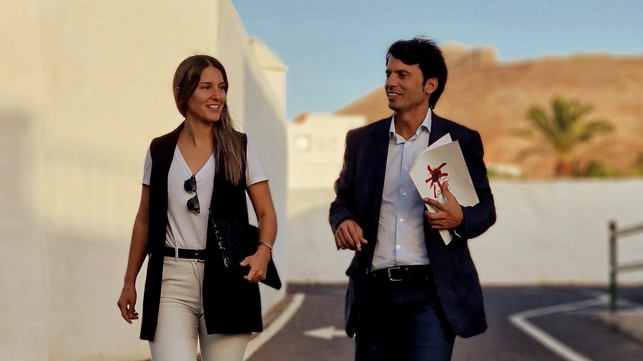 Jenifer Galán con Marcos Bergaz, PSOE Teguise.