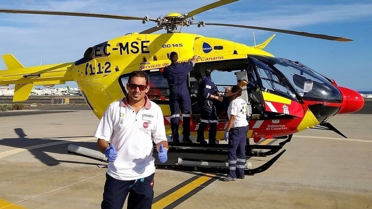 Yoné Caraballo reivindicando una helicóptero con base permanente en Lanzarote en marzo de 2020.