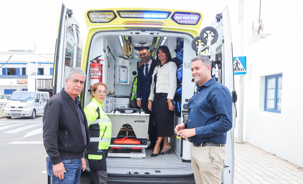 Nueva ambulancia en Caleta de Famara.