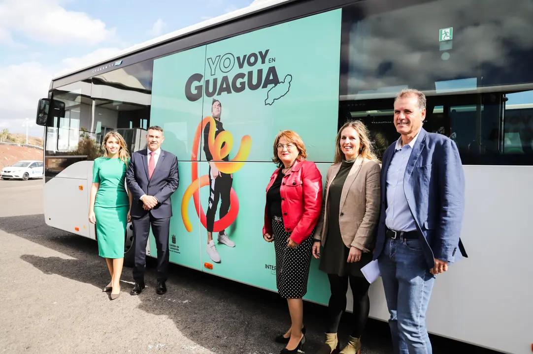 Presentación de tres nuevas guaguas híbridas.