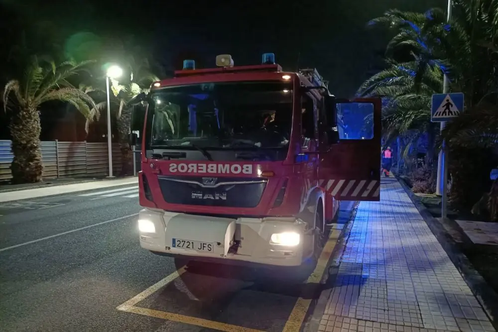 Los bomberos en la zona del incendio