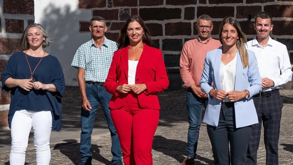 Judit Fontes, PSOE, con parte grupo municipal.