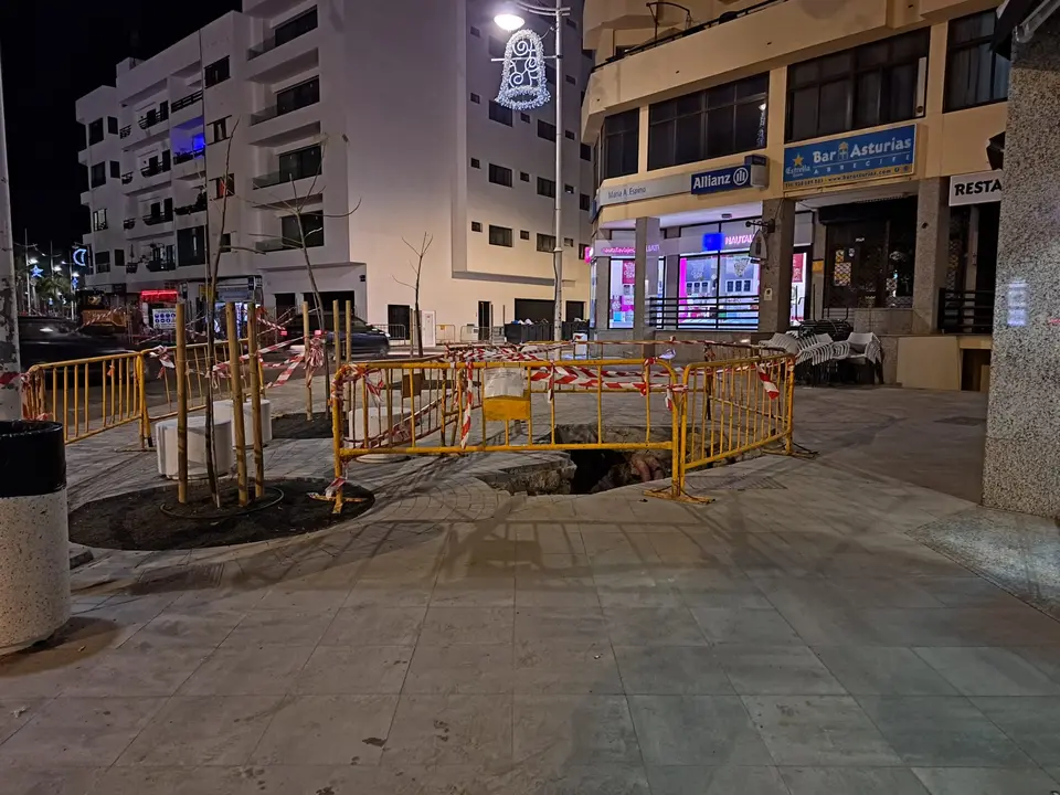 Agujero obras Arrecife.