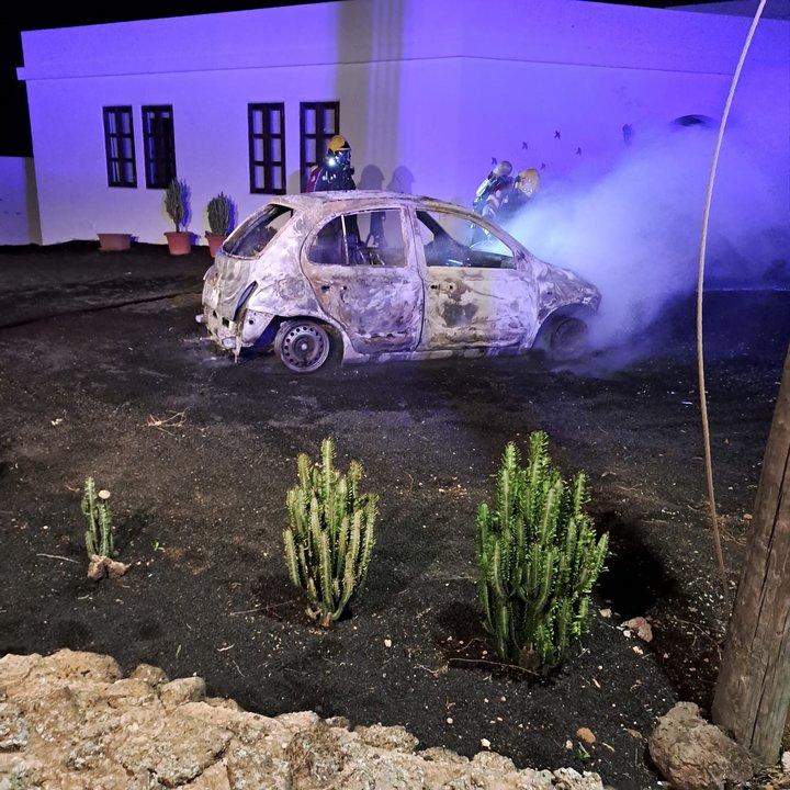 Vehículo incendiado en Teseguite.