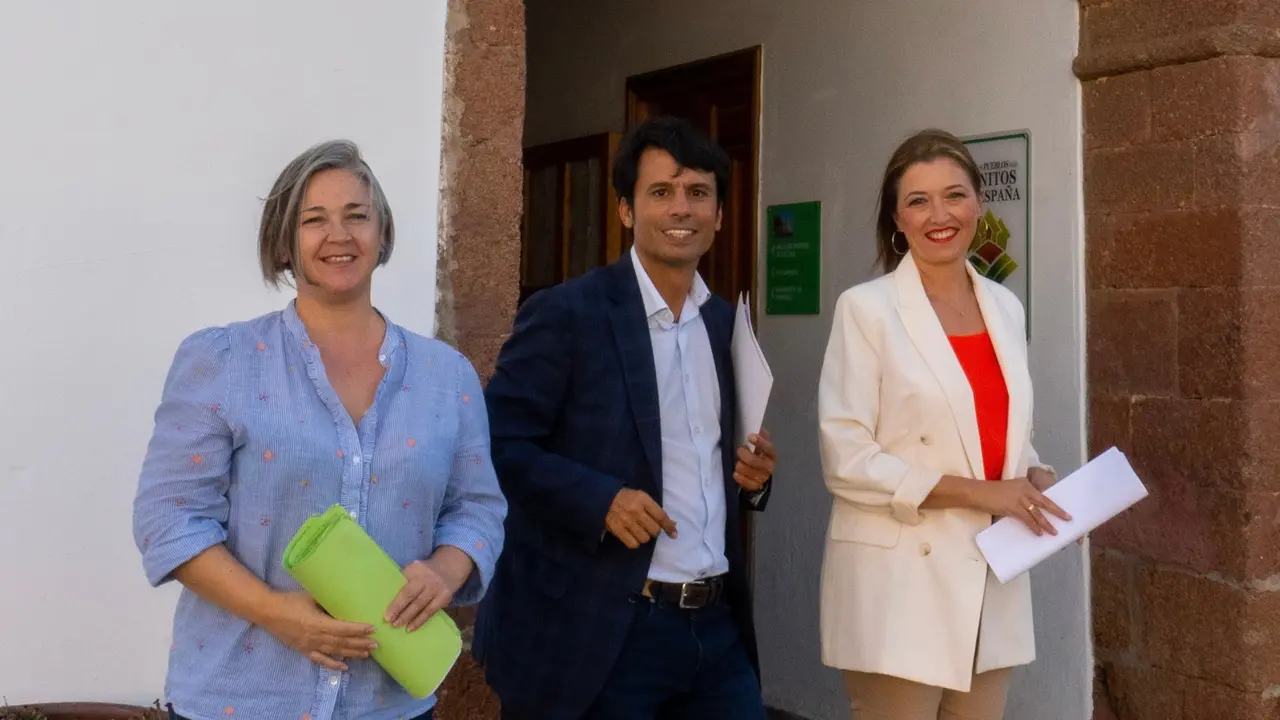 Sabina Vizcaíno, junto a Bergaz y Ángela Cañaveras, en Teguise.