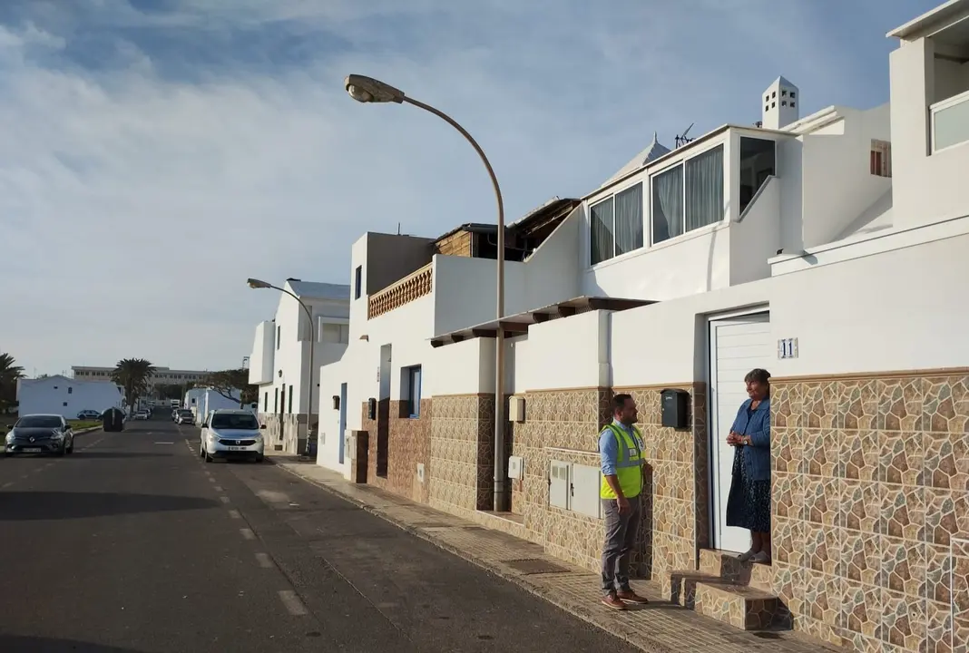 El alcalde de Arrecife, Yonathan de León, ayer en el barrio de Tinasoria.