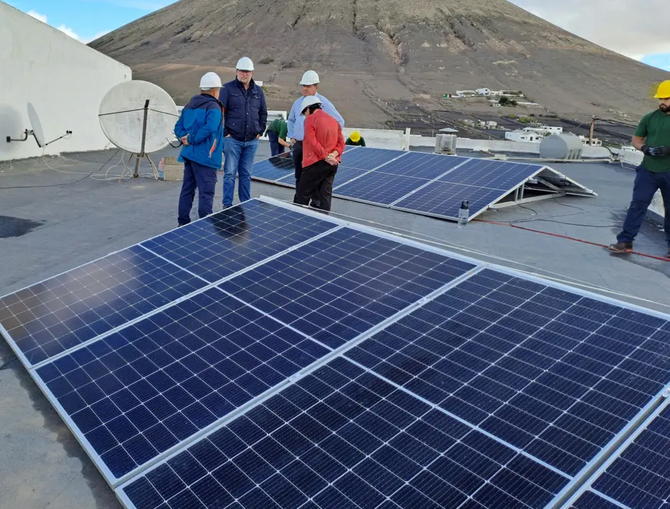 Instalacíon placas Montaña Blanca.