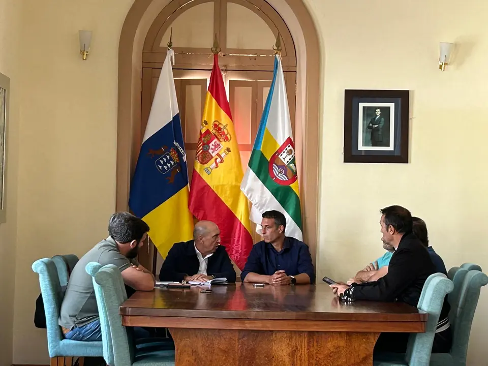 Encuentro con Pedro Viera en el Ayuntamiento de Haría.