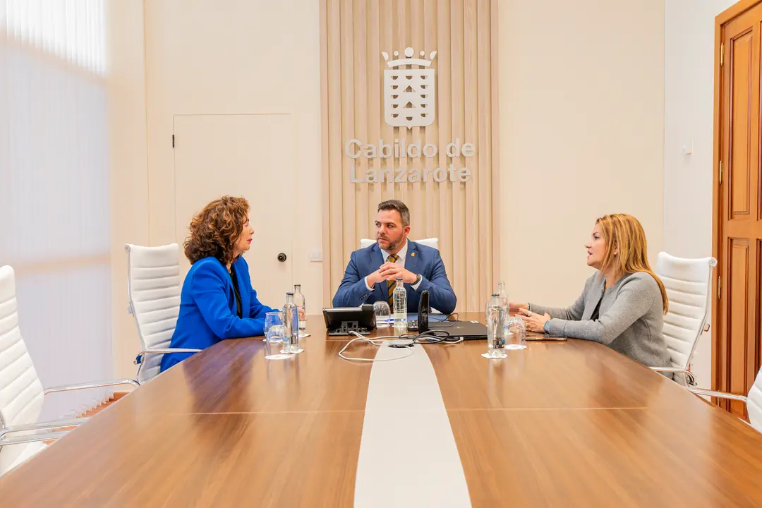 Visita de la consejera de Hacienda y Relaciones con la UE.