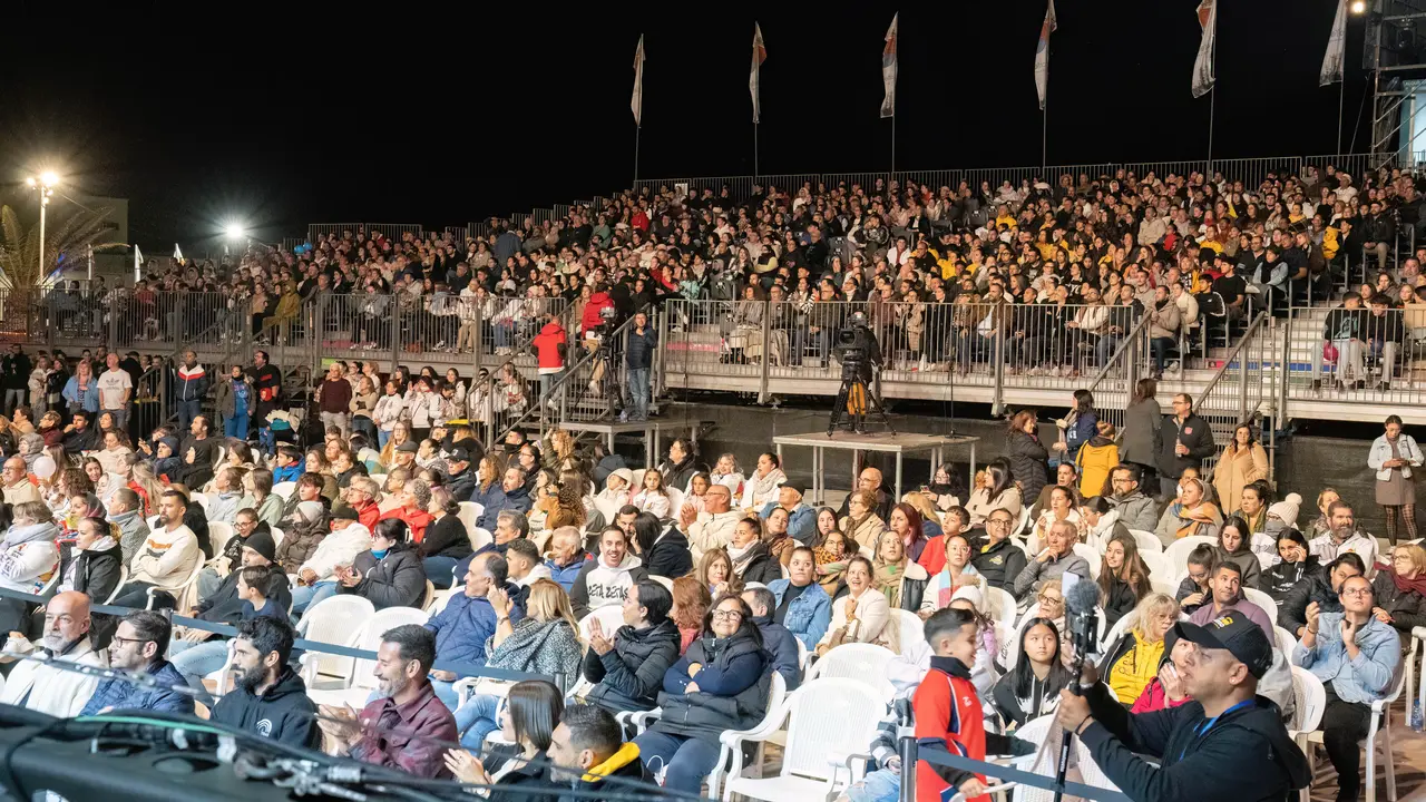 Público en la primera fase del concurso de murgas.