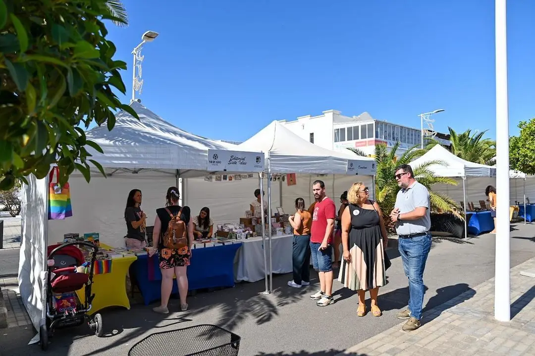 Mercado Artesanal Playa Honda.