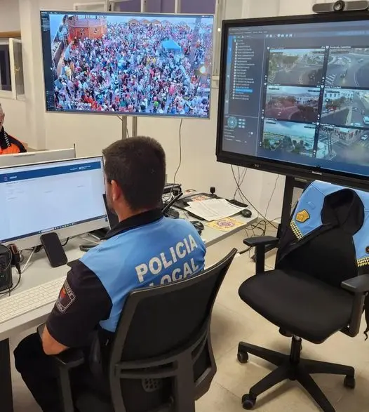 Agentes de la Policía Local de Arrecife en el Centro de Control.