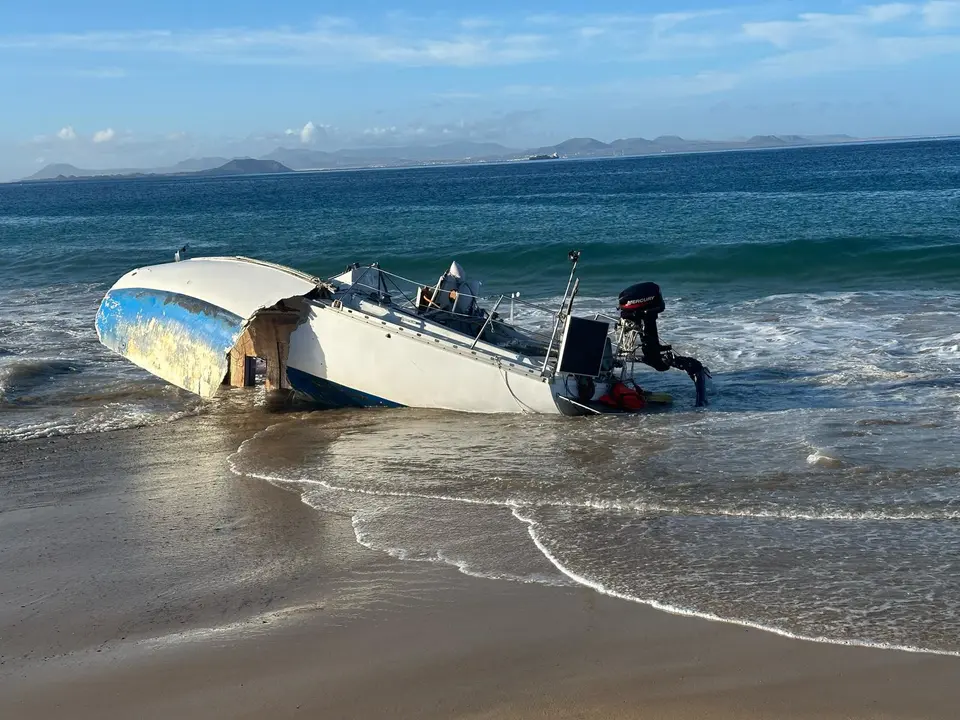 Velero encallado en Papagayo.