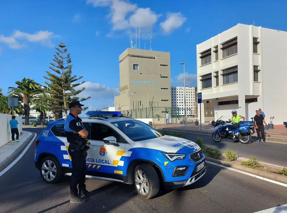 Agentes de la Policía Local de Arrecife en un dispositivo de seguridad en la ciudad.
