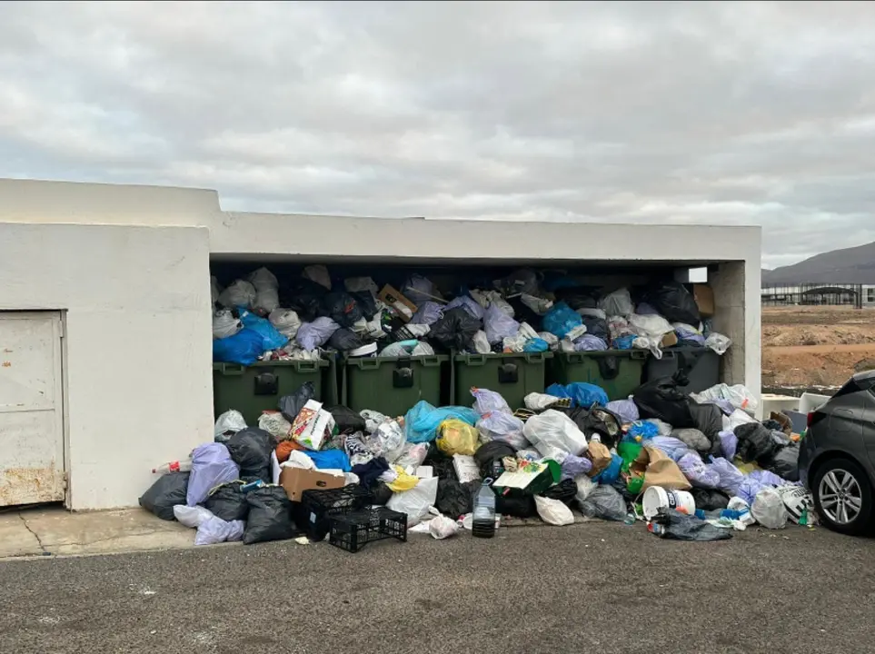 Basura en Yaiza.