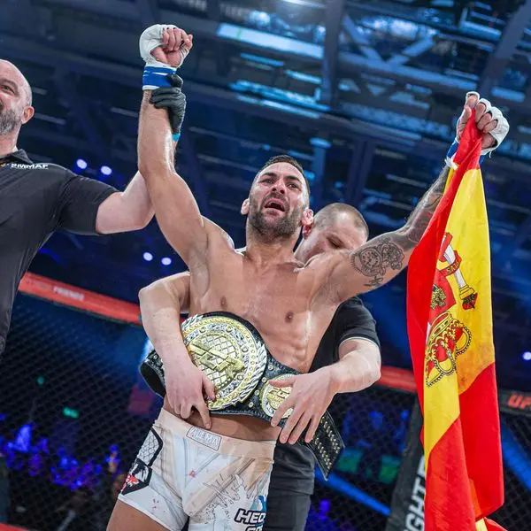 Hecher Sosa gana el Suecia el cinturón de la Fight Club Rush.