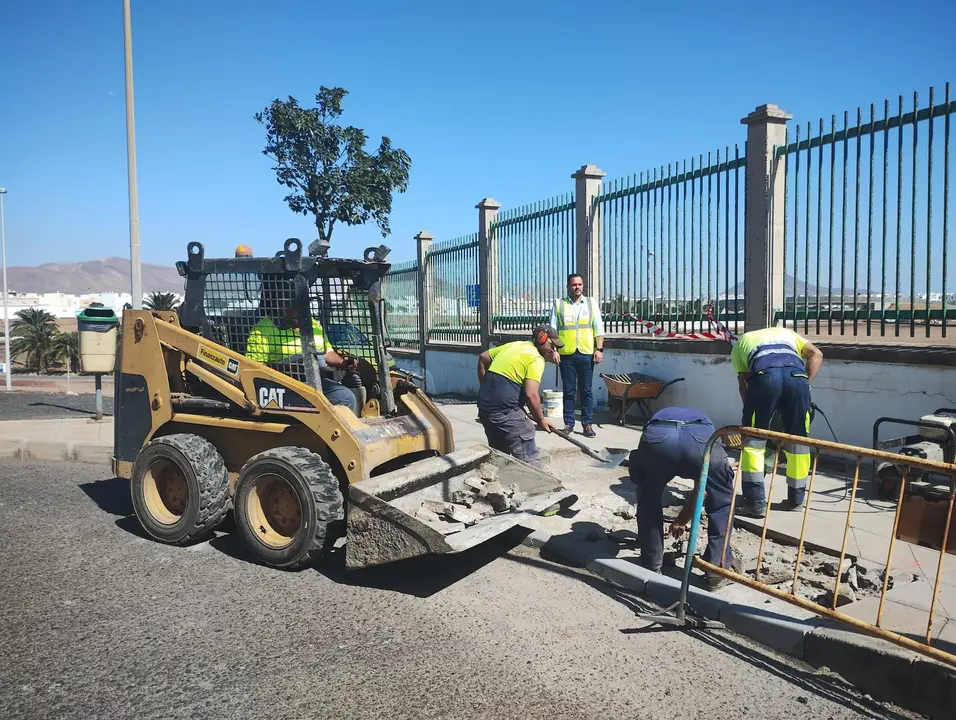 El alcalde visita los trabajos en el barrio de San Francisco Javier