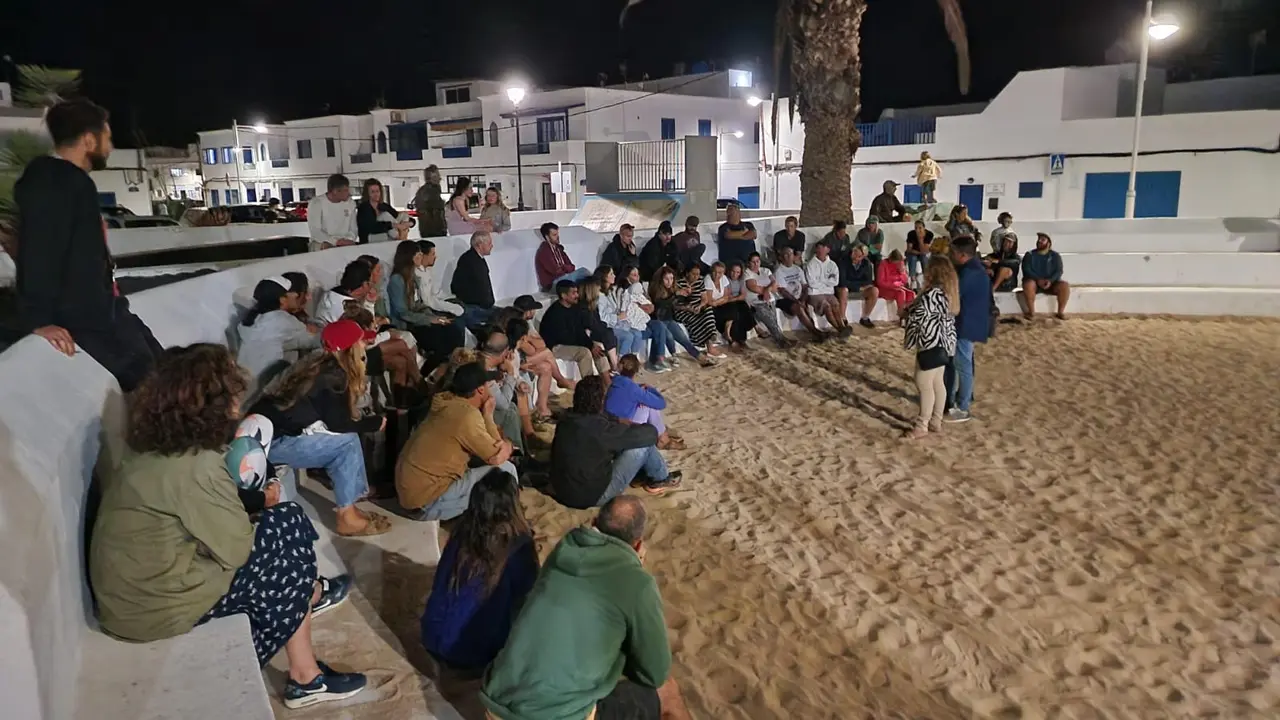 Reunión con vecinos de Famara.