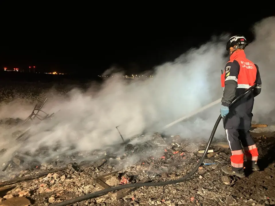 Incendio matorrales en Tahíche.