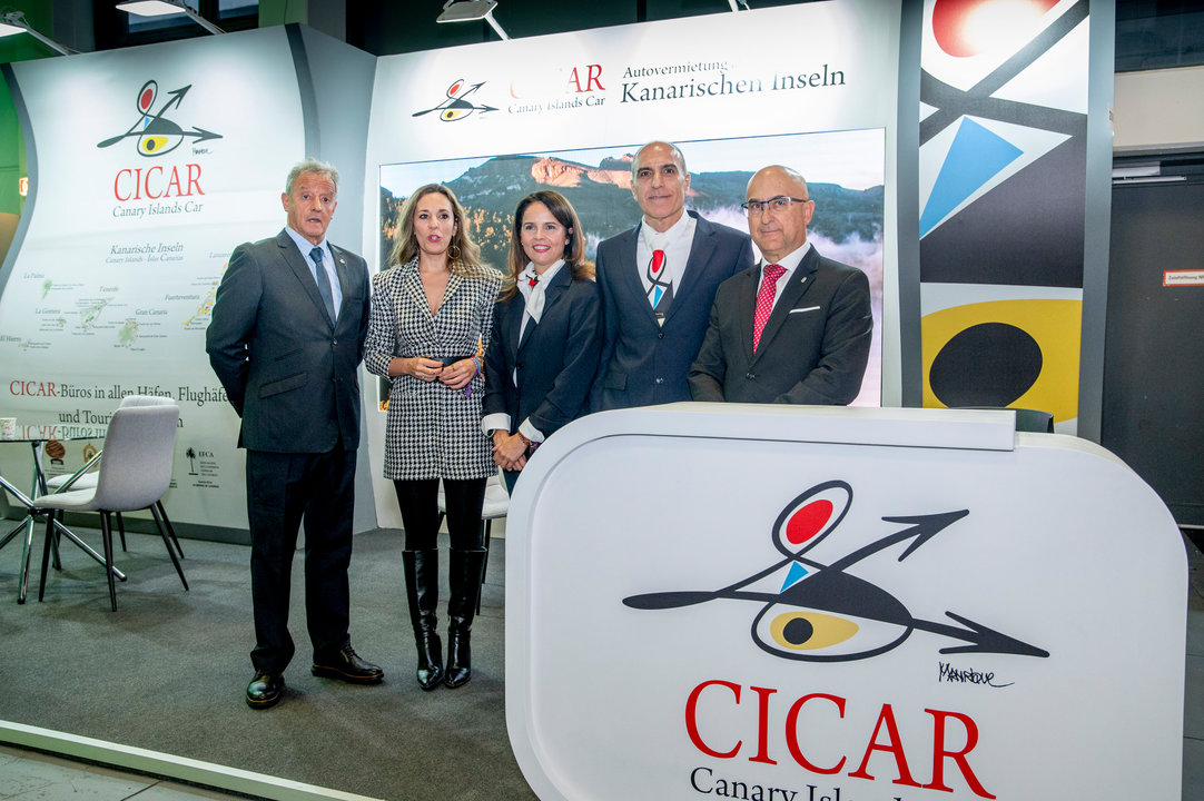 La consejera de Turismo del Gobierno de Canarias en el stand de CICAR en la ITB Berlín 2024.