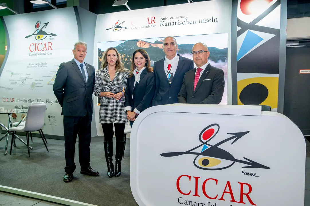 La consejera de Turismo del Gobierno de Canarias en el stand de CICAR en la ITB Berlín 2024.