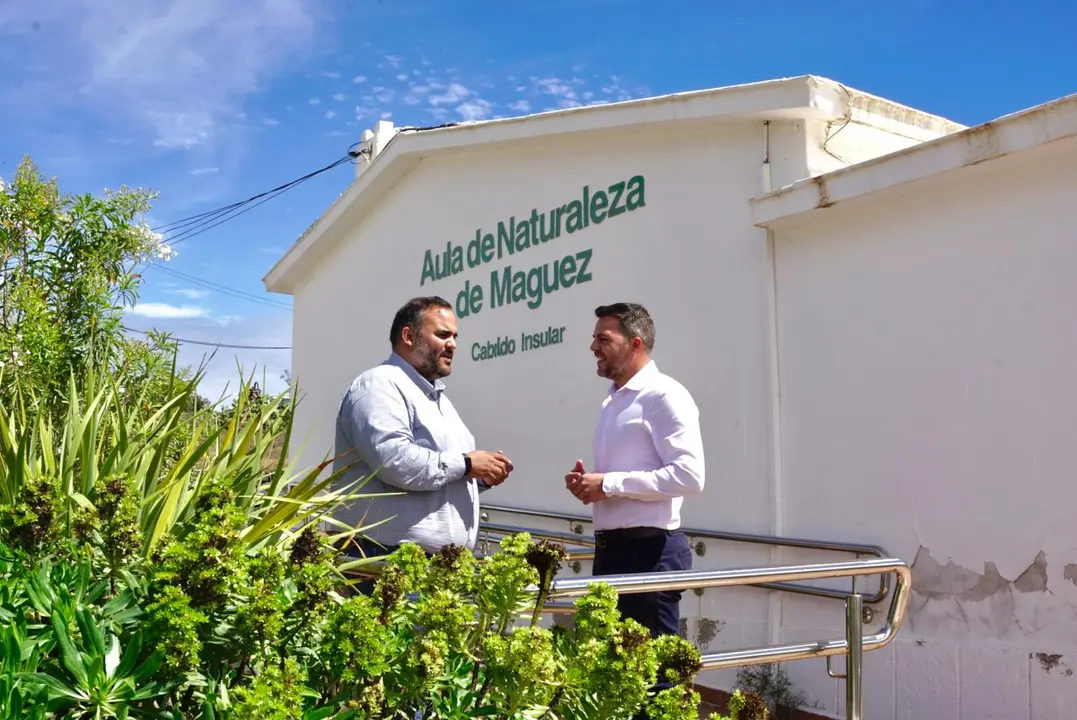 El vicepresidente junto al consejero del Aula de la Naturaleza.