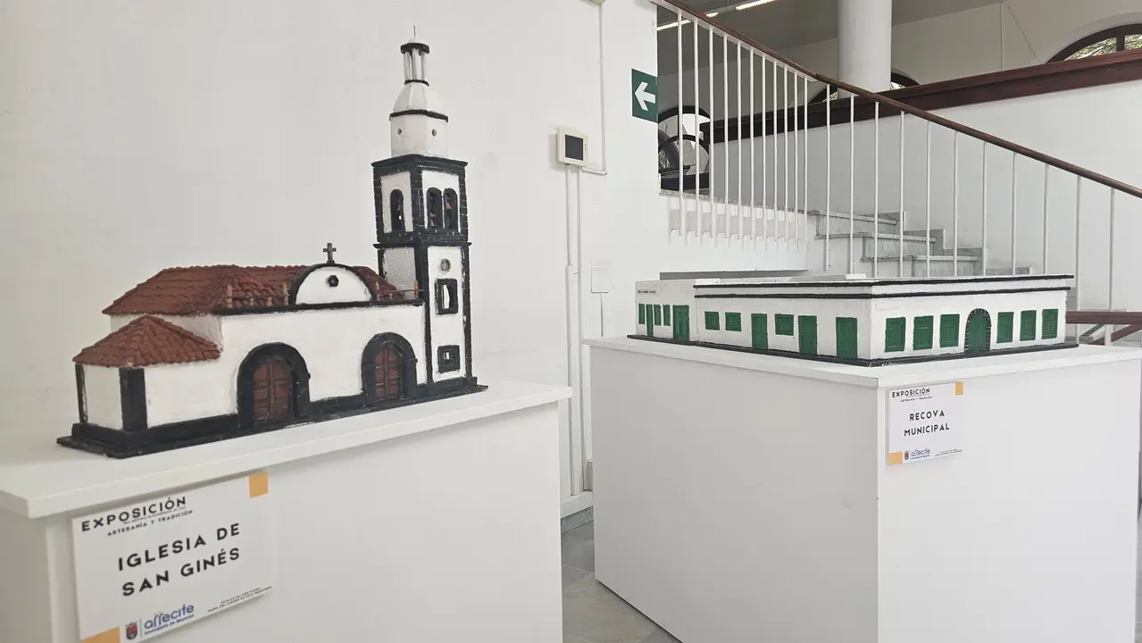 Exposición maquetas piedra.