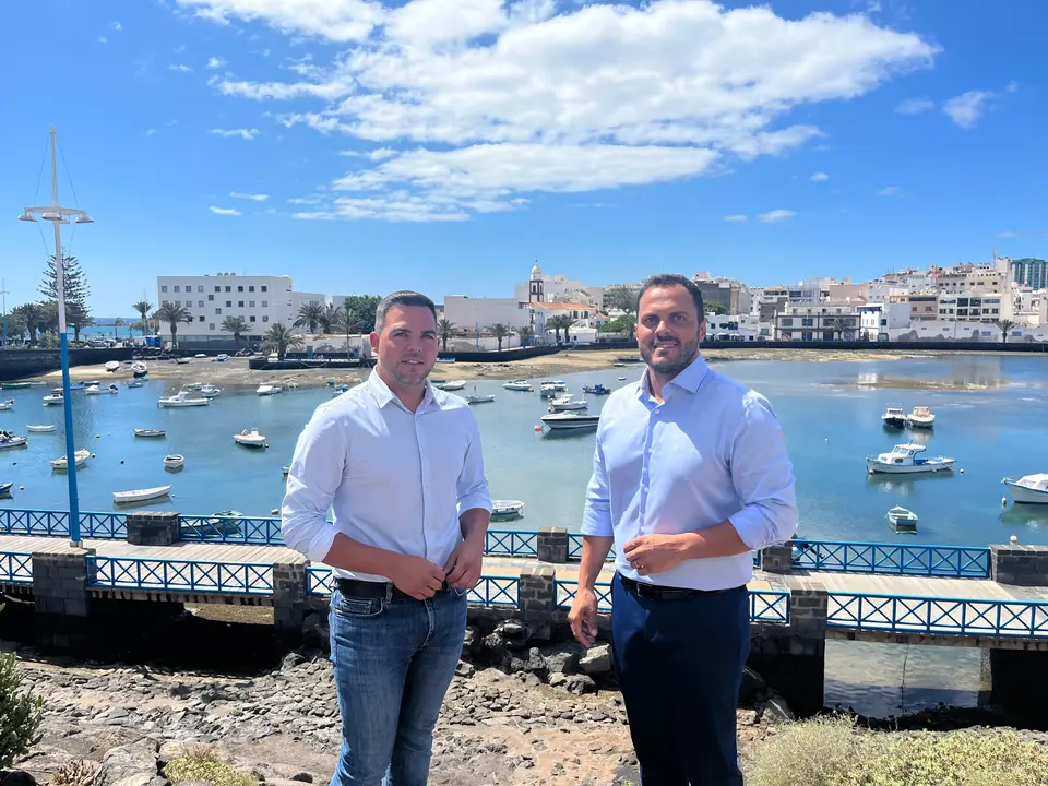 El vicepresidente junto al alcalde en el Charco de San Ginés.