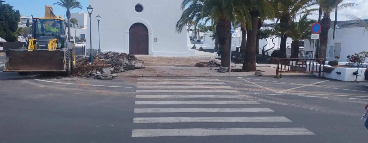 Plaza de la Iglesia de Uga.