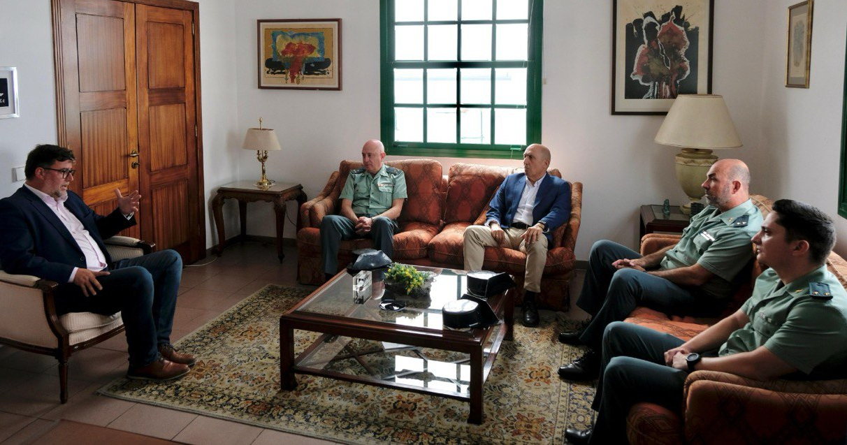 Reunión de Pedro Viera, Isidro Pérez y representantes de la Guardia Civil.