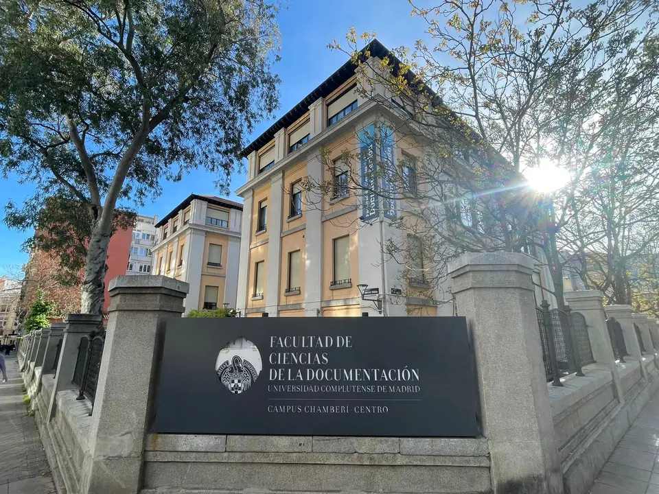 Fachada de una de las sedes de la Universidad Complutense.