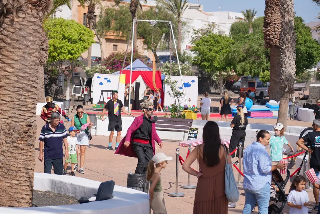 Fiesta infantil en el parque infantil del barrio de Altavista.