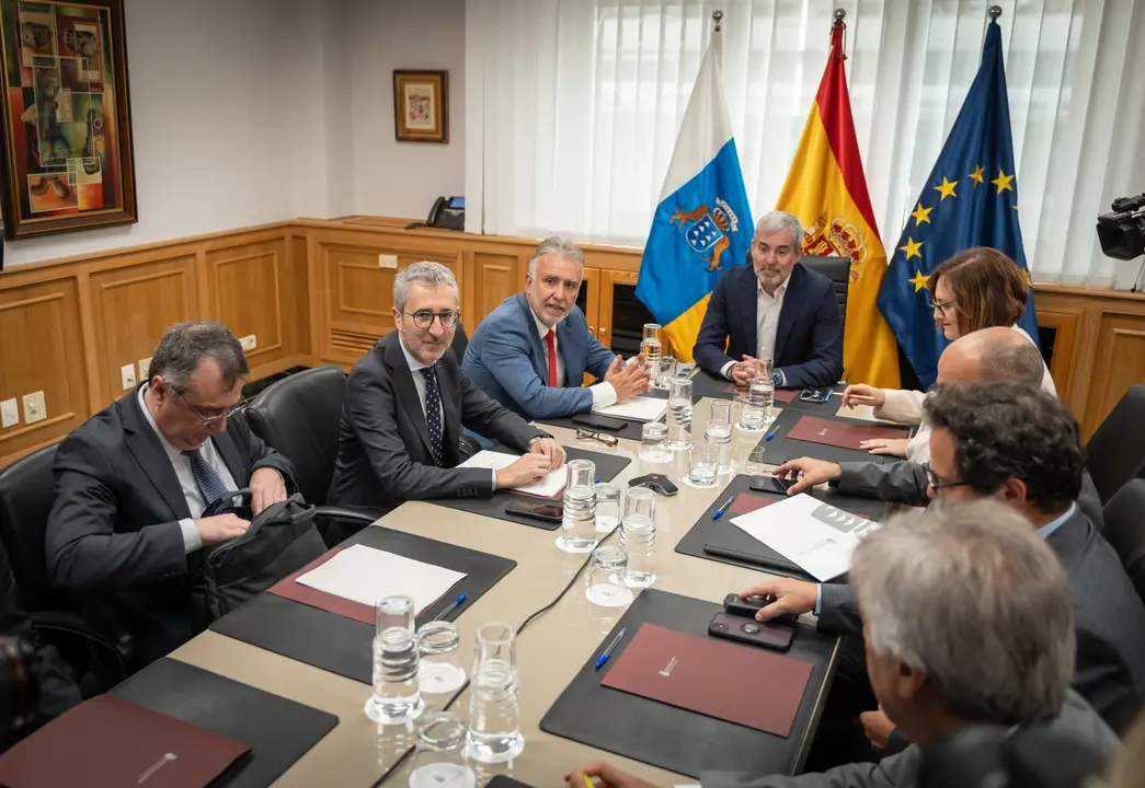 Reunión para la distribución de menores no acompañados.