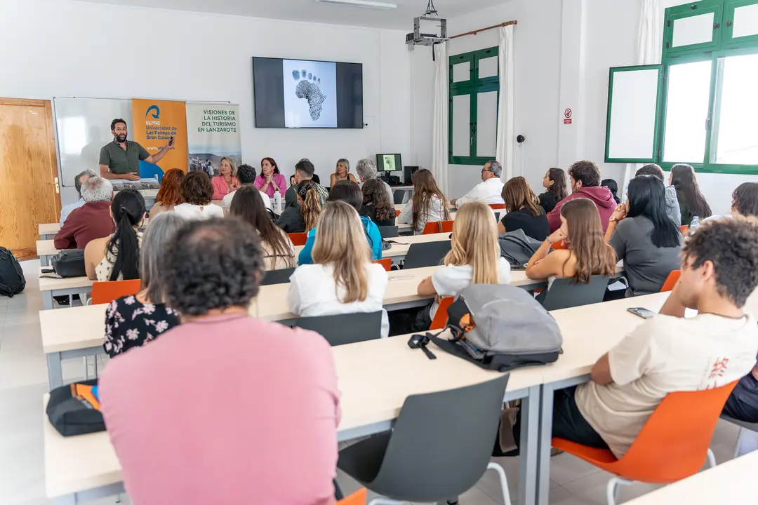 Día del Libro en la Escuela de Turismo.