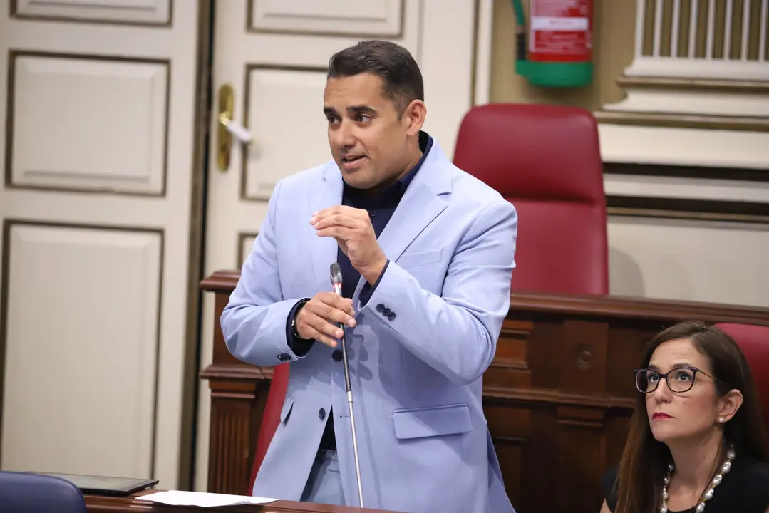 Yone Caraballo en el Parlamento.